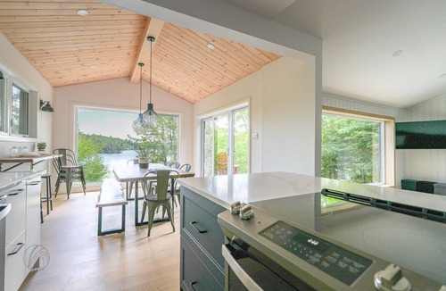 Saint-Didace House | Big Bear | hot tub | bord Lac Thomas