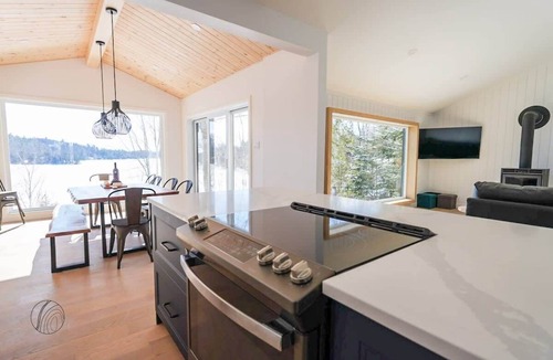 Saint-Didace House | Big Bear | hot tub | bord Lac Thomas