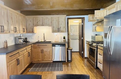 Whispering Forest Cabin | Big Bear Mountain View Cabin: Jacuzzi, Fire Pit, EV Charger
