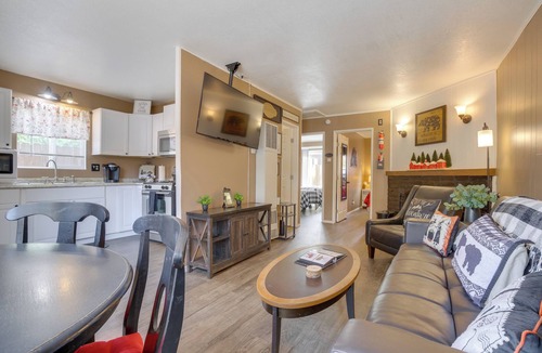 Big Bear City Cabin | Big Bear Ski Hideaway! Cozy Cabin w/Fenced Yard
