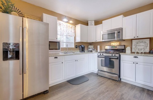 Big Bear City Cabin | Big Bear Ski Hideaway! Cozy Cabin w/Fenced Yard
