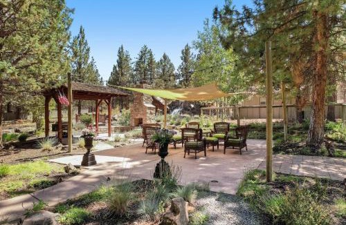 Bend House | Big Bear with Patio with Fire Pit