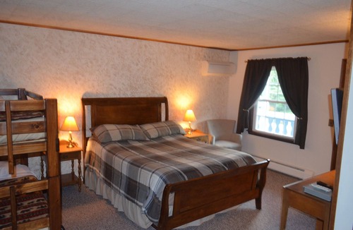 West Dover Bed & Breakfast | Big Bears Lodge