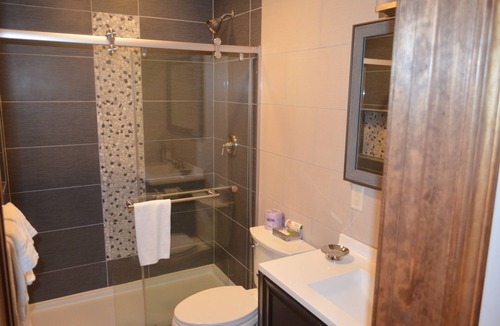 West Dover Bed & Breakfast | Big Bears Lodge