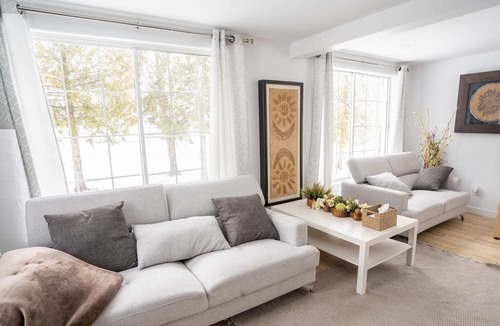 Rigaud Cabin | Big Beautiful 6 Bed Chalet Waterfront in Rigaud