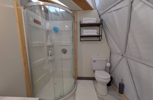 Alpine Apartment | Big Bend Off-Grid Dome - AC Wifi Bath