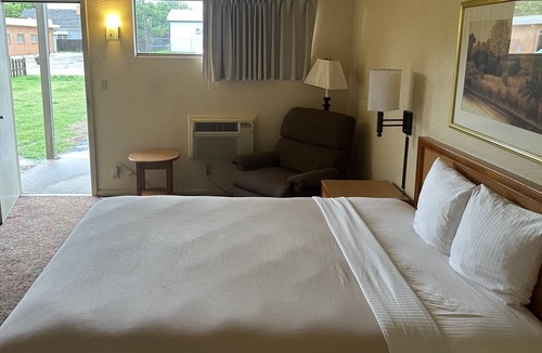 Great Bend Hotel | Big Bend Traveler's Inn