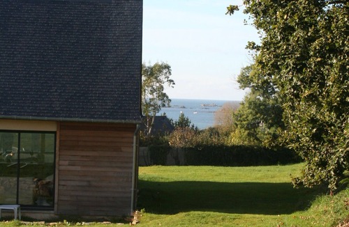 Plougrescant House | Big, bright, and comfortable house