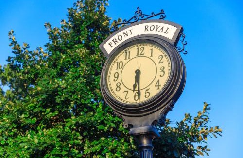 Front Royal House | Big bright family home in town