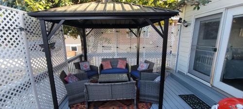 Front Royal House | Big bright family home in town