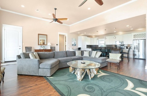 Crystal Beach House | BIG C BEACH RETREAT - 4 Bedrooms, Sleeps 12, Beach View, Elevator.