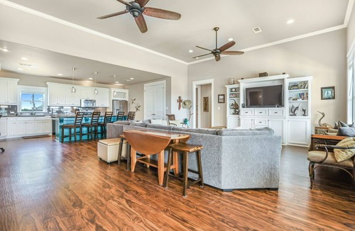Crystal Beach House | BIG C BEACH RETREAT - 4 Bedrooms, Sleeps 12, Beach View, Elevator.
