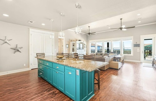 Crystal Beach House | BIG C BEACH RETREAT - 4 Bedrooms, Sleeps 12, Beach View, Elevator.