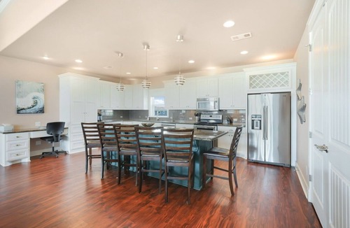 Crystal Beach House | BIG C BEACH RETREAT - 4 Bedrooms, Sleeps 12, Beach View, Elevator.