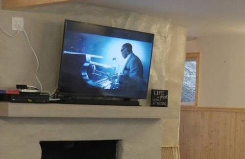 Camp Connell House | Big Cabin on the Creek