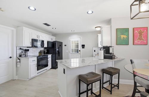 South Baton Rouge House | Big Cat Bungalow Stylish Retreat Near LSU