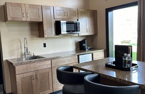 Town of Sullivan House | Big Cat Bungalows at The Haven - Tiger 3