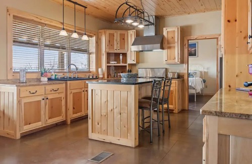 Shallowater House | Big Country Rustic Retreat 16 +