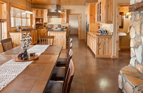 Shallowater House | Big Country Rustic Retreat 16 +