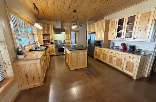 Shallowater House | Big Country Rustic Retreat 16 +