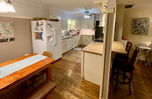 South Tulsa House | “Big Cozy Cottage” -WiFi, Hot Tub, Grill