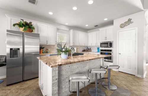 Murphy House | Big Cozy Dream w/Hot Tub, Pool Table & Arcades