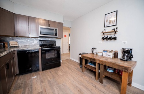 Normal House | BIG, Cozy, Fun house -blocks from ISU and Uptown