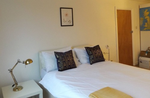 Binley House | BIG double room in coventry