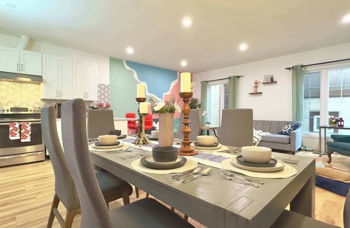 Port Colborne House | BIG Family Suite 2 King Beds Piano Games Sleeps 12