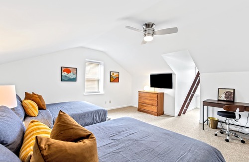 Soulard Apartment | BIG Family Unit/Sleep 6/Mins to Stadium & Brewery