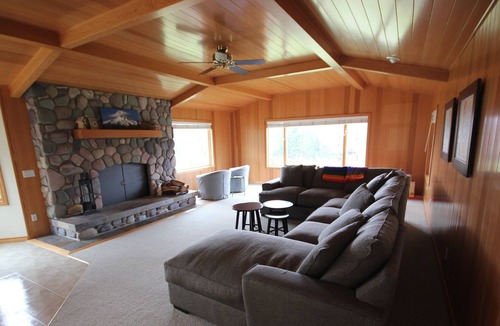 Parkdale House | Big Farm House on Fruit Loop - Great Mountain Views