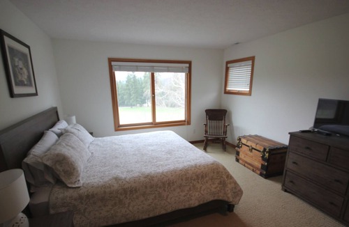 Parkdale House | Big Farm House on Fruit Loop - Great Mountain Views