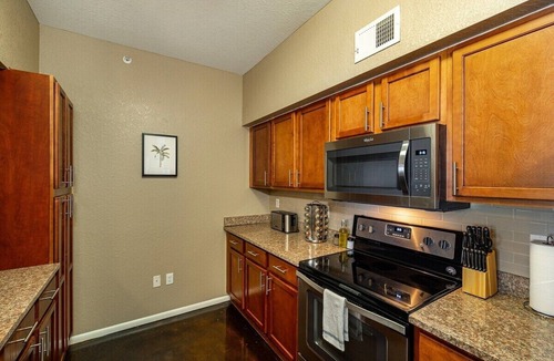 Channel District Apartment | Big Guava in Channelside 2/2 Double Master King