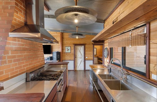 Big Hill House | Big Hill Rustic Retreat