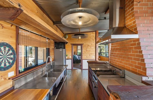 Big Hill House | Big Hill Rustic Retreat