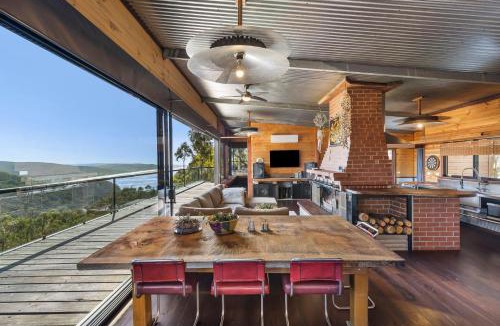 Big Hill House | Big Hill Rustic Retreat - BYO Linen