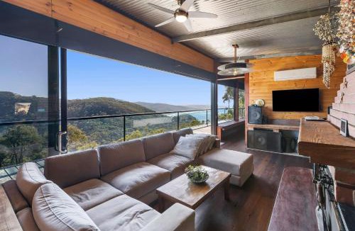 Big Hill House | Big Hill Rustic Retreat - BYO Linen