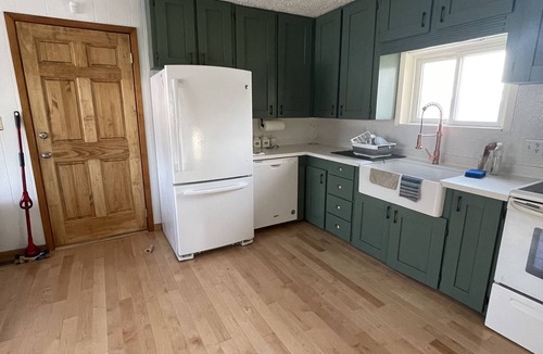 Clearview Township House | Big Historic Collingwood Home, Prime Location. Pet Friendly with Mountain Views