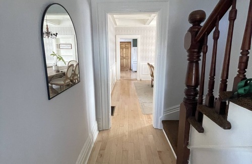 Clearview Township House | Big Historic Collingwood Home, Prime Location. Pet Friendly with Mountain Views