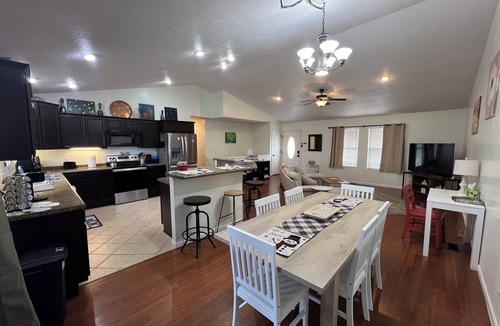 St. Robert House | Big Home right off I44 near Fort Leonard Wood