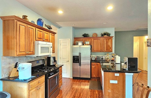 Orenco House | Big House w/Lush Backyard Oasis