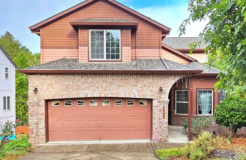 Orenco House | Big House w/Lush Backyard Oasis