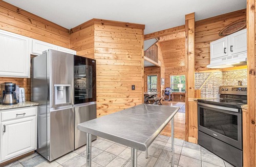 Townsend Cabin | Big Lodge* River Access * 11 beds *Sleeps 22*