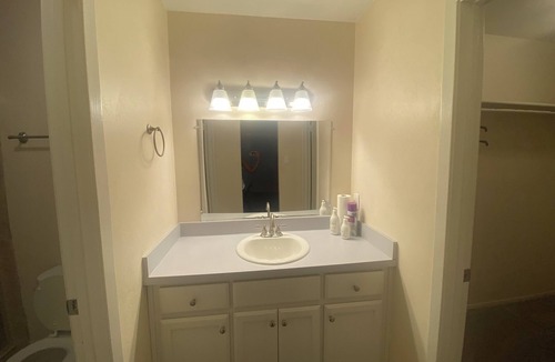 Lancaster House | Big Master Bedroom Studio-Like
