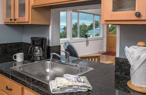 Nelscott House | Big oceanfront deck, hot tub , picnic table & comfy patio chairs