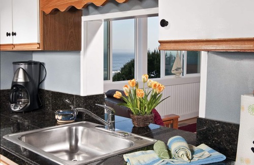 Nelscott House | Big oceanfront deck, hot tub , picnic table & comfy patio chairs