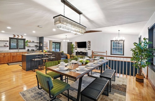 Laurelville House | Big Pine Alpine | EpicViews, HotTub, Pickleball, GameRoom, Gym & More