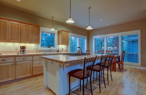 RiverWild House | Big Pine Home on Deschutes River Trail