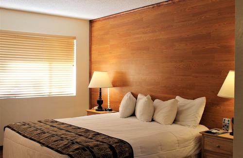 Lakeside Park Hotel | Big Pines Mountain House