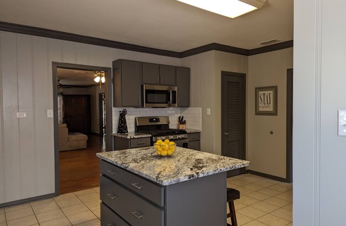 Frankston House | Big Red Comfortable, welcomes pets, & sleeps 6